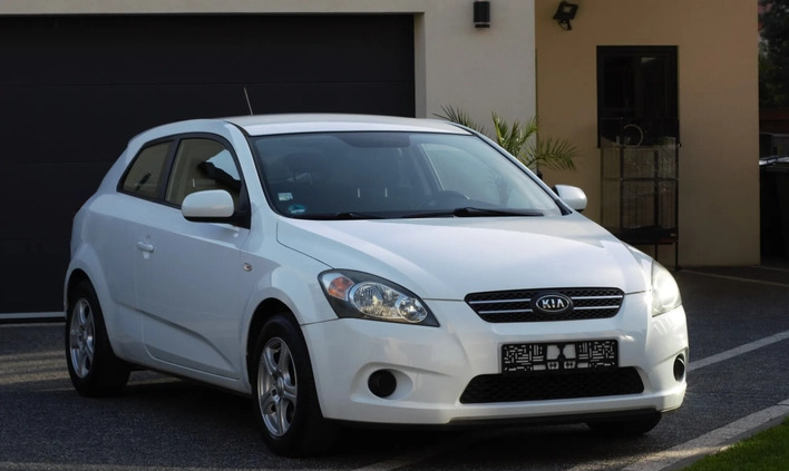 Kia Ceed cena 18900 przebieg: 155000, rok produkcji 2010 z Skaryszew małe 137